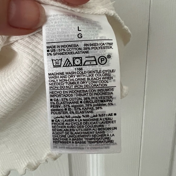 BNWT old navy lettuce trim tank - Picture 3 of 5